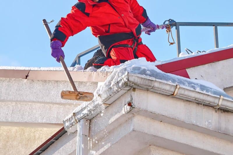 Cleaning gutters this winter is a means of preventing bites