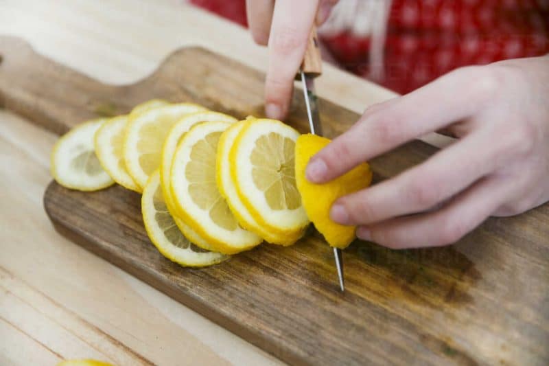 Lemon wedges can repel roaches